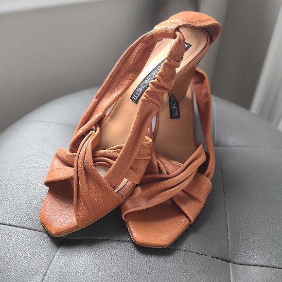 Italian designer leather sandals with kitten heel - Picture 3 of 4